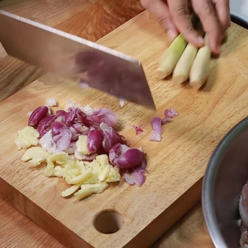 Bước 2 Sơ chế nguyên liệu khác Ướp thịt nướng cơm tấm