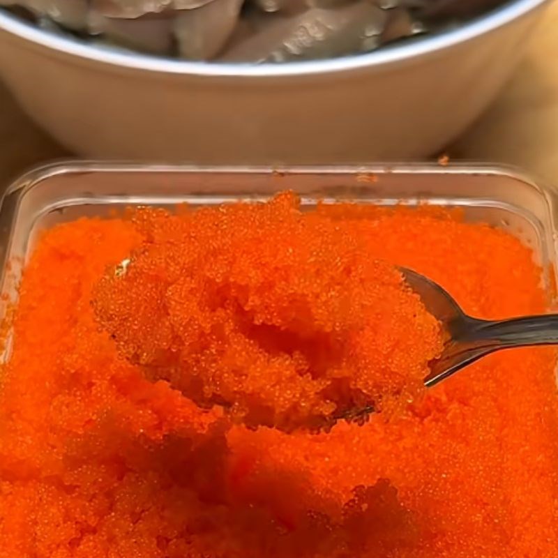Bước 1 Sơ chế nguyên liệu làm Sashimi cá trích ép trứng Sashimi cá trích ép trứng