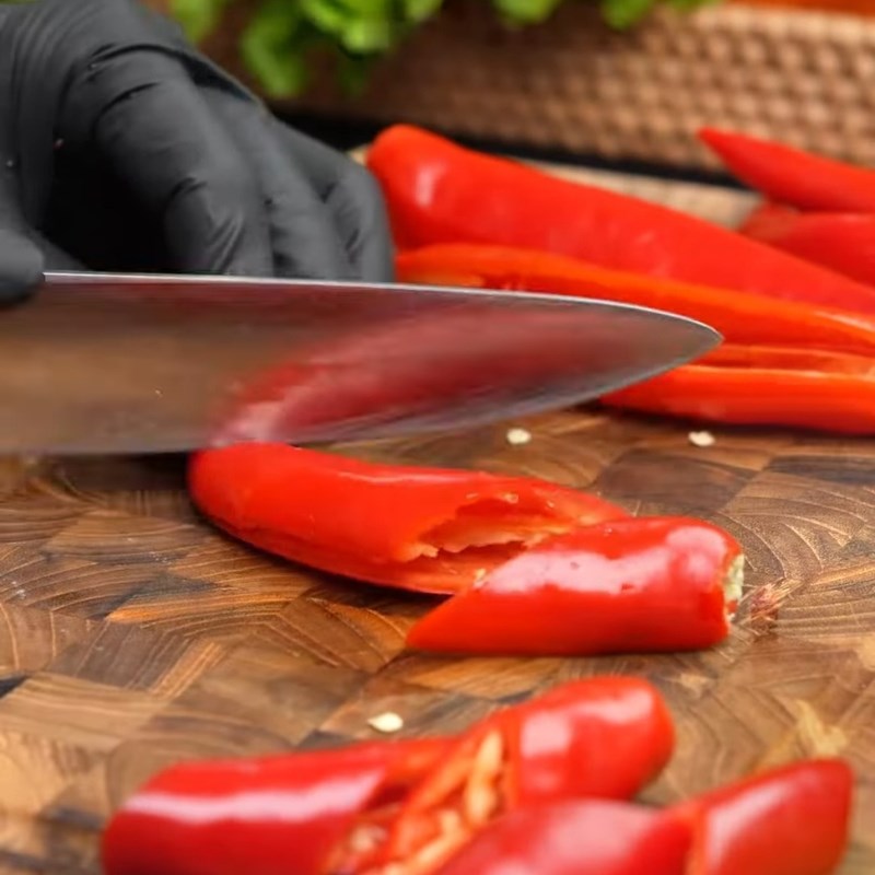 Bước 1 Sơ chế nguyên liệu và chuẩn bị gia vị Nước trộn nộm