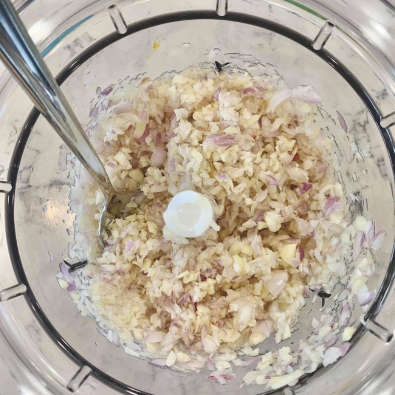 Bước 1 Sơ chế nguyên liệu và xay hành tỏi sả Ướp chả nướng