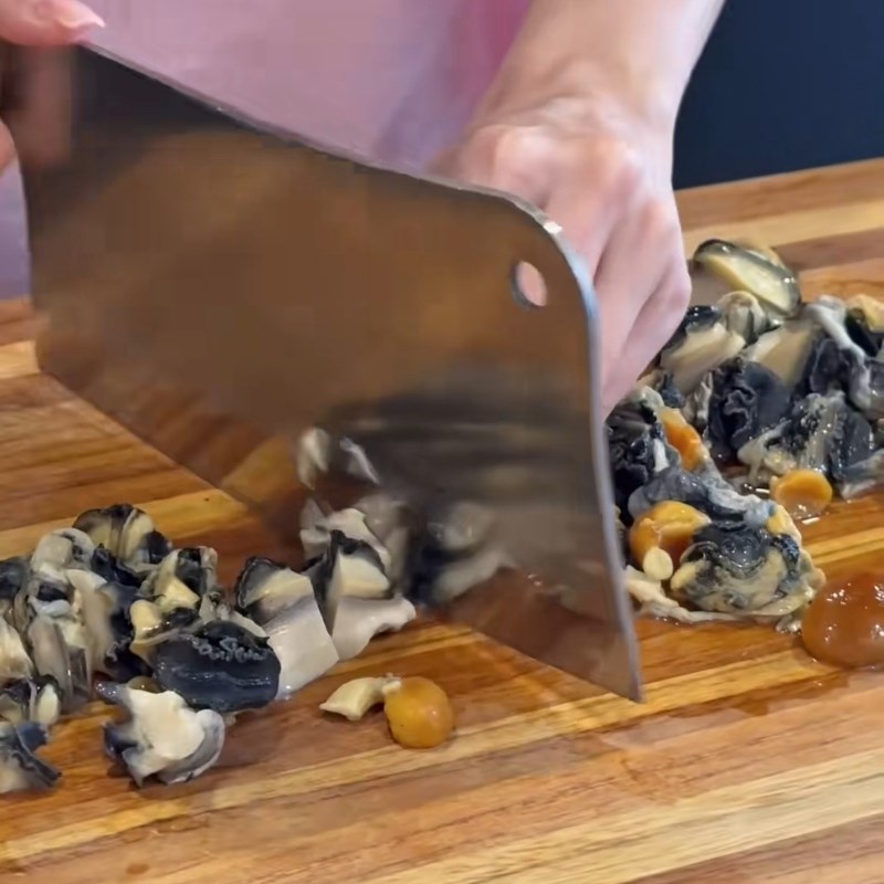 Bước 1 Sơ chế ốc và các nguyên liệu khác Ốc hấp lá gừng