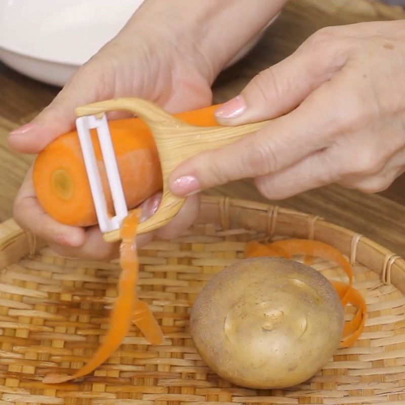 Bước 1 Sơ chế rau củ chuẩn bị cho món bánh mì ốp la Bánh mì trứng ốp la