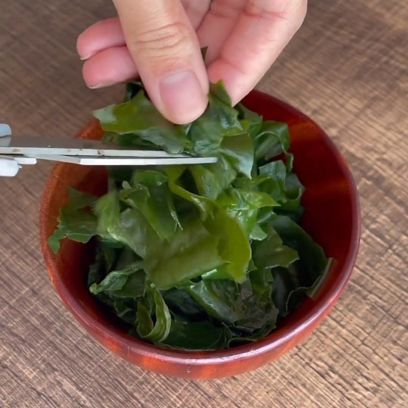 Bước 1 Sơ chế rong biển, nấm và đậu hũ non Canh rong biển chay
