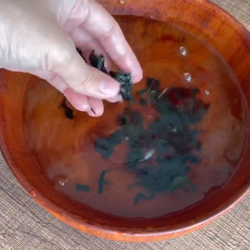 Bước 1 Sơ chế rong biển, nấm và đậu hũ non Canh rong biển chay