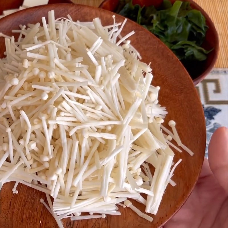 Bước 1 Sơ chế rong biển, nấm và đậu hũ non Canh rong biển chay