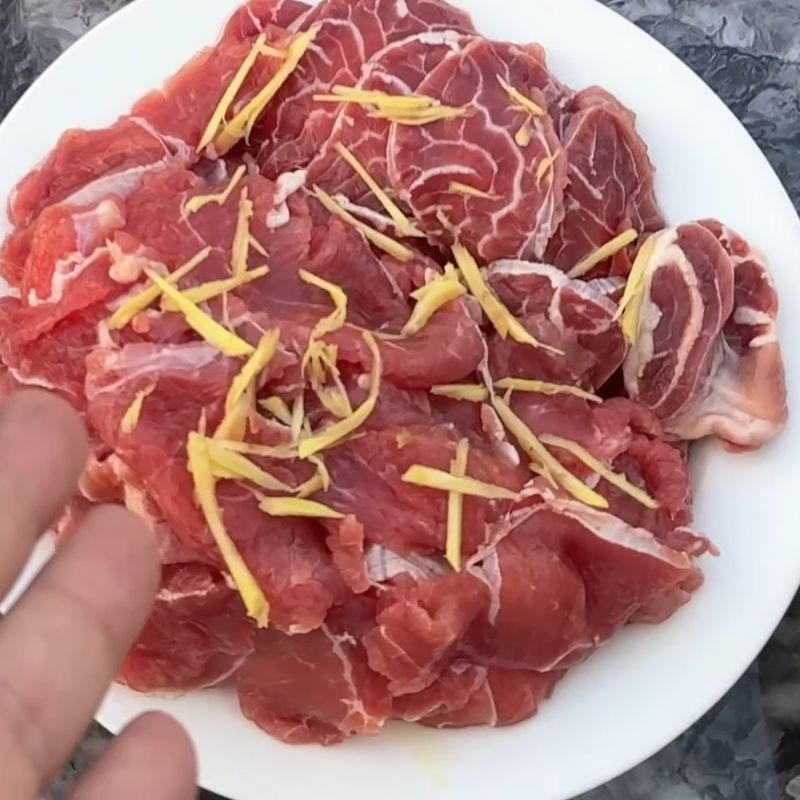 Bước 1 Sơ chế sách bò và các nguyên liệu khác Lẩu sách bò