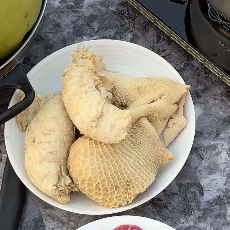 Bước 1 Sơ chế sách bò và các nguyên liệu khác Lẩu sách bò