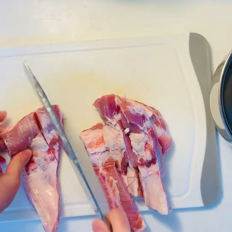 Bước 1 Sơ chế sườn non Ướp sườn non chiên giòn