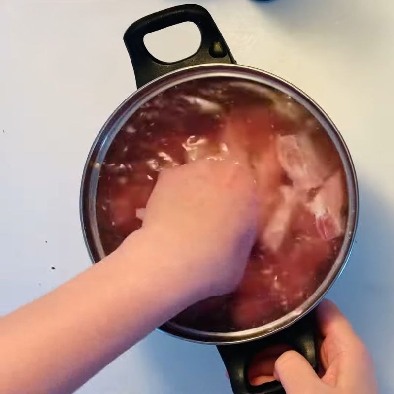 Bước 1 Sơ chế sườn non Ướp sườn non chiên giòn