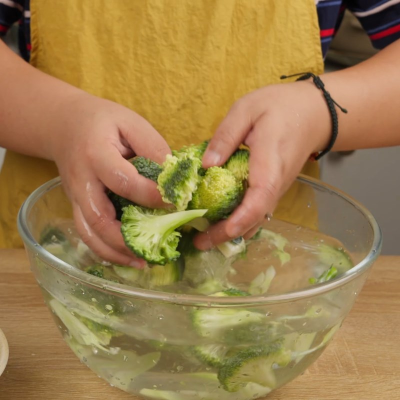 Bước 1 Sơ chế súp lơ Súp lơ xào tỏi