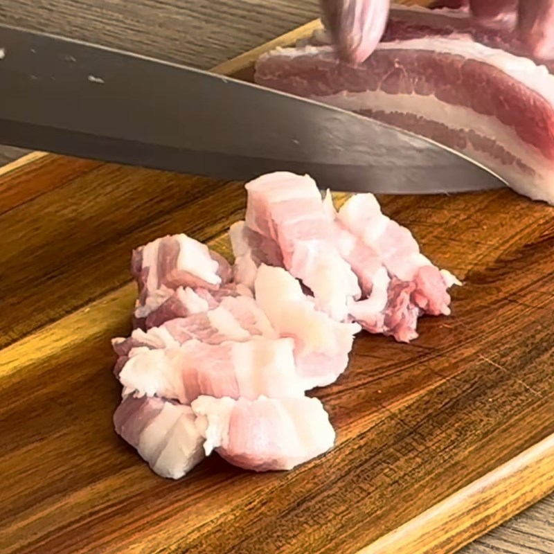 Bước 1 Sơ chế thịt ba chỉ heo Kho quẹt tôm thịt