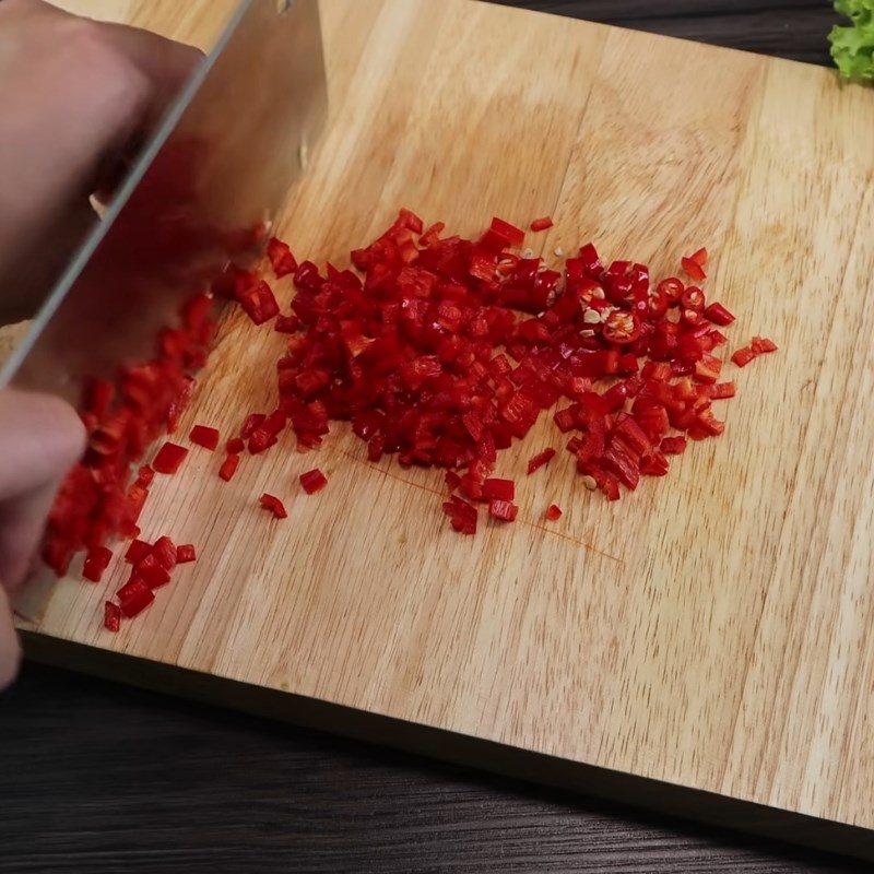 Bước 1 Sơ chế thịt ba chỉ và nguyên liệu Thịt ba chỉ chiên sả ớt