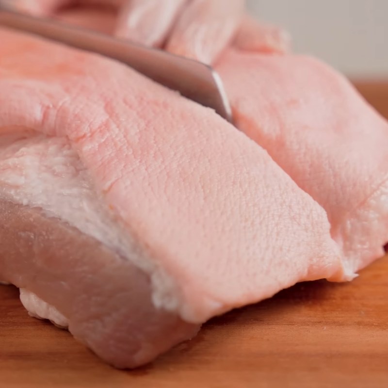 Bước 2 Sơ chế thịt ba rọi Ba rọi ngâm nước mắm