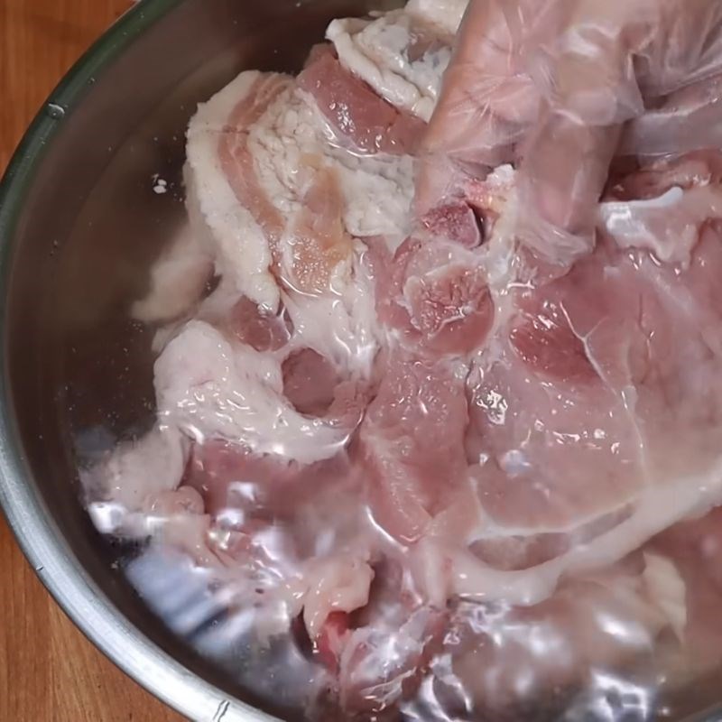Bước 1 Sơ chế thịt lợn (cốt lết) Ướp thịt nướng cơm tấm