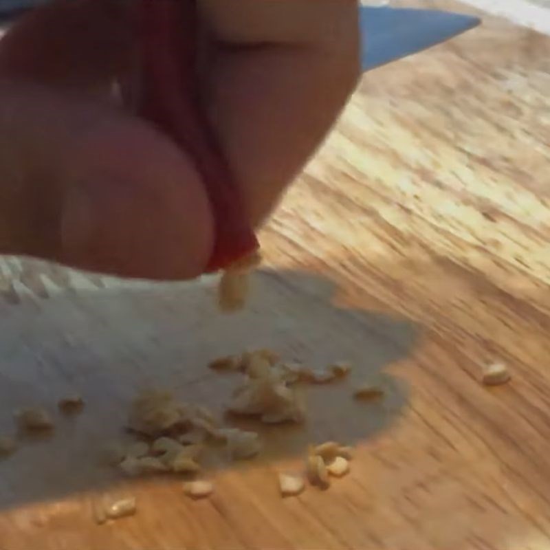 Bước 3 Sơ chế tỏi, ớt, sả Ốc hương xào bơ tỏi chấm bánh mì