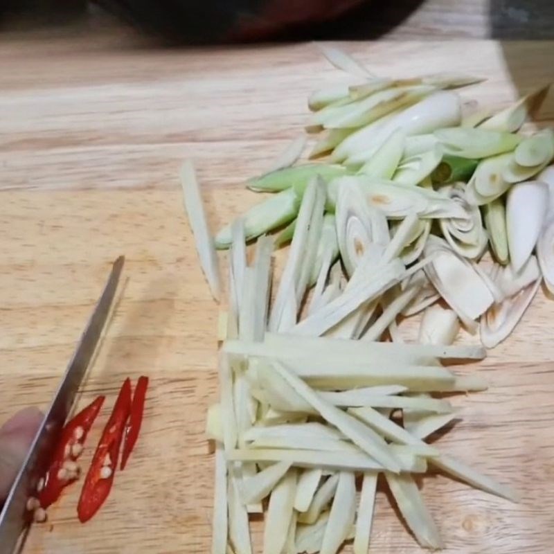 Bước 1 Sơ chế tôm sú và nguyên liệu Tôm hấp sả gừng