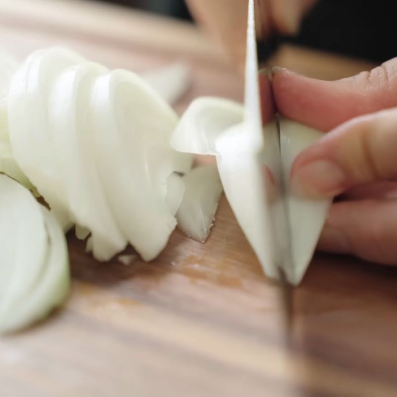 Bước 1 Sơ chế và chuẩn bị nguyên liệu Mì tôm Hảo Hảo xào