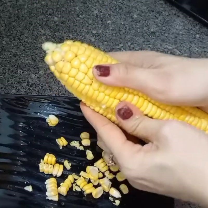 Bước 1 Sơ chế và chuẩn bị nguyên liệu Ốc hương xào bơ bắp