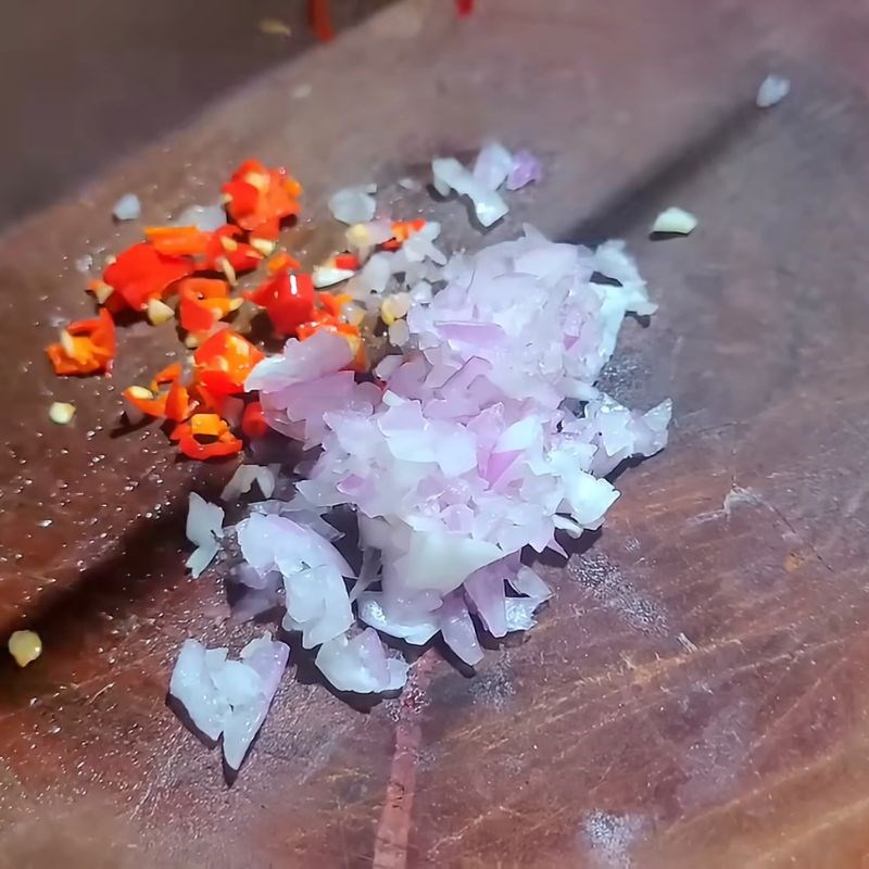 Bước 1 Sơ chế và dần thịt mềm ngon Ướp cốt lết chiên