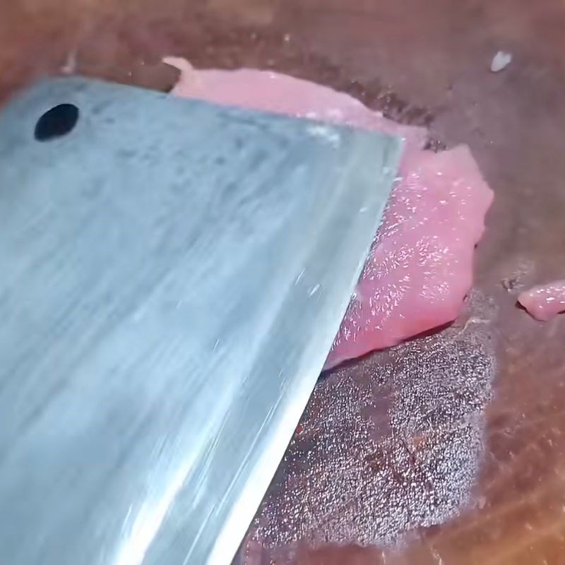 Bước 1 Sơ chế và dần thịt mềm ngon Ướp cốt lết chiên