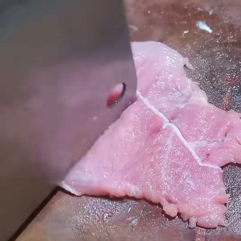 Bước 1 Sơ chế và dần thịt mềm ngon Ướp cốt lết chiên