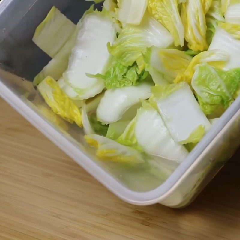 Bước 1 Sơ chế và muối cải thảo giòn ngon Kim chi cải thảo Hàn Quốc không cần bột nếp