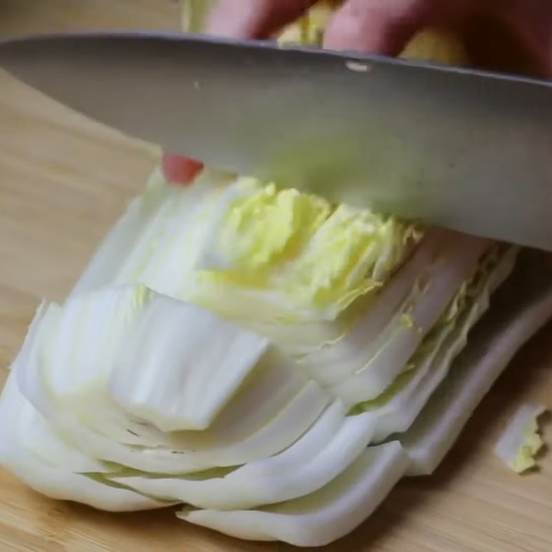 Bước 1 Sơ chế và muối cải thảo giòn ngon Kim chi cải thảo Hàn Quốc không cần bột nếp