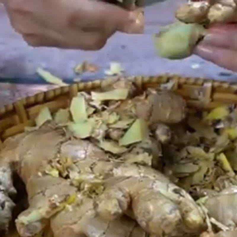 Bước 1 Sơ chế và ngâm gừng tươi Gừng sấy khô