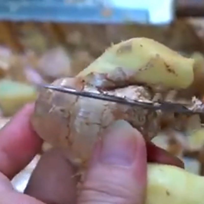 Bước 1 Sơ chế và ngâm gừng tươi Gừng sấy khô
