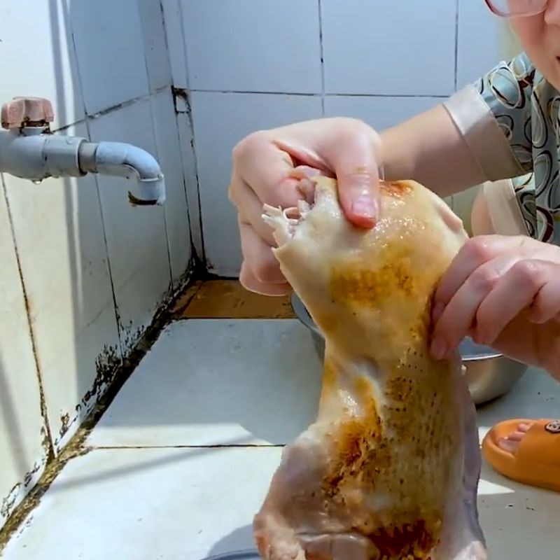 Bước 1 Sơ chế và thái thịt đà điểu Thịt đà điểu xào sả ớt