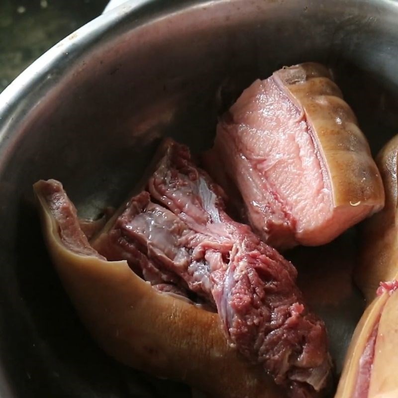 Bước 1 Sơ chế và thái thịt ngựa chuẩn vị Thịt ngựa xào