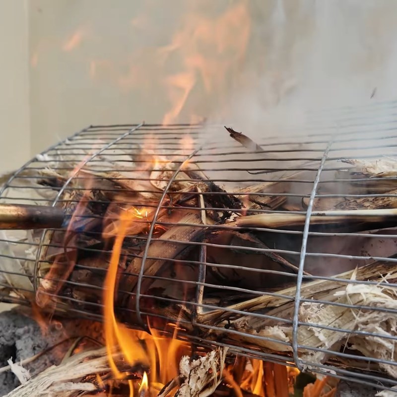 Bước 1 Sơ chế và thui chân giò Thịt lợn nấu giả cầy