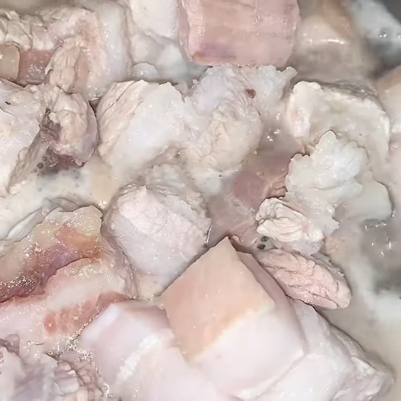 Bước 2 Sơ chế và ướp thịt ba chỉ đậm đà Thịt kho củ cải khô