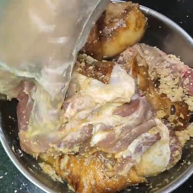 Bước 1 Sơ chế và ướp thịt lợn mán đậm đà Lợn mán hấp
