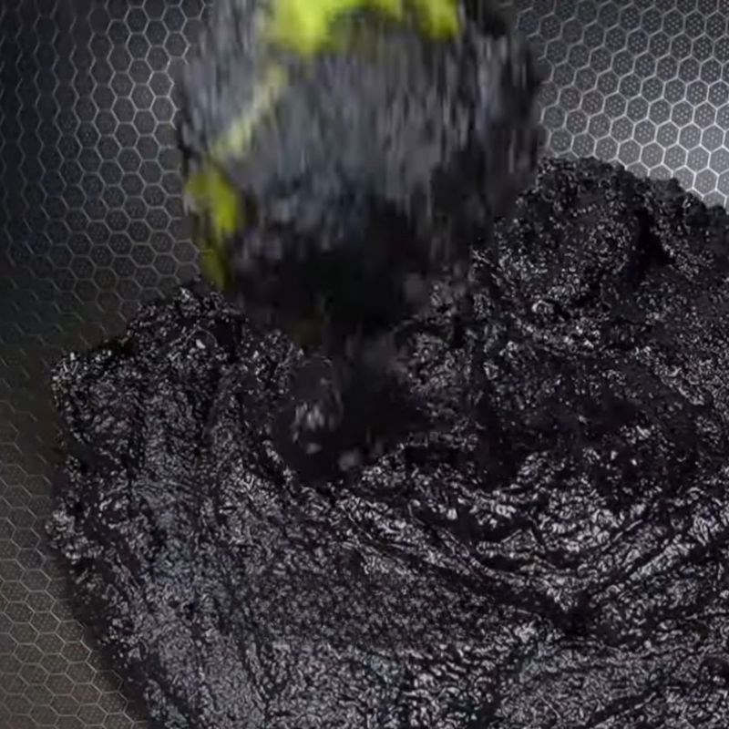 Bước 4 Tách dầu mè thủ công bằng nước (Cách làm dầu mè thủ công) Dầu mè