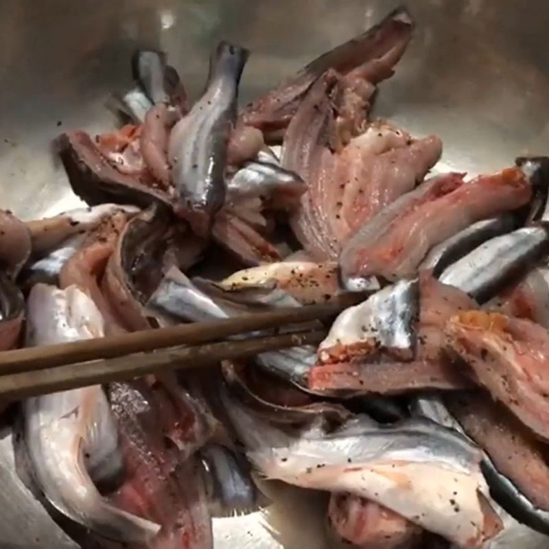 Bước 2 Tẩm ướp gia vị cho cá dứa Khô cá dứa một nắng