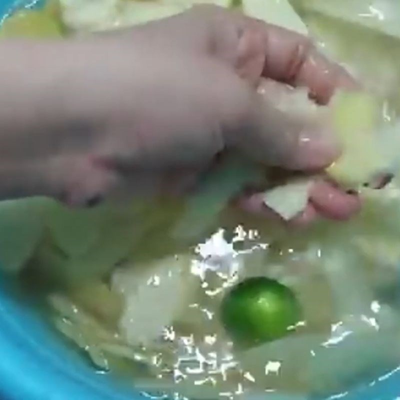 Bước 2 Thái lát và ngâm gừng giảm cay Gừng sấy khô