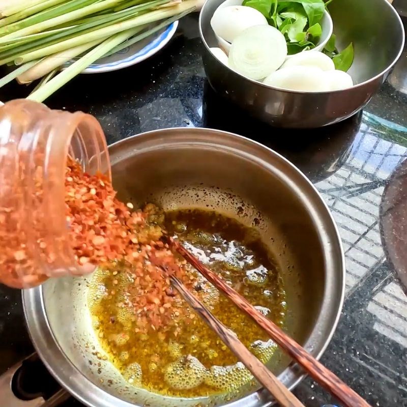 Bước 3 Thắng mỡ gà và pha hỗn hợp quét gà Gà hấp muối da giòn