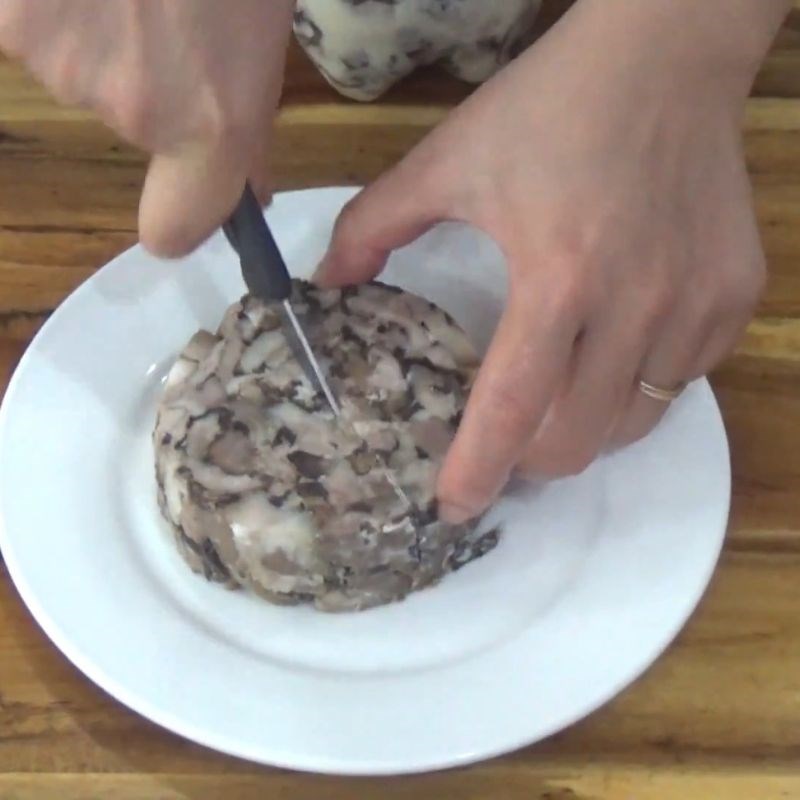 Bước 4 Thành phẩm Giò xào bằng chai nhựa