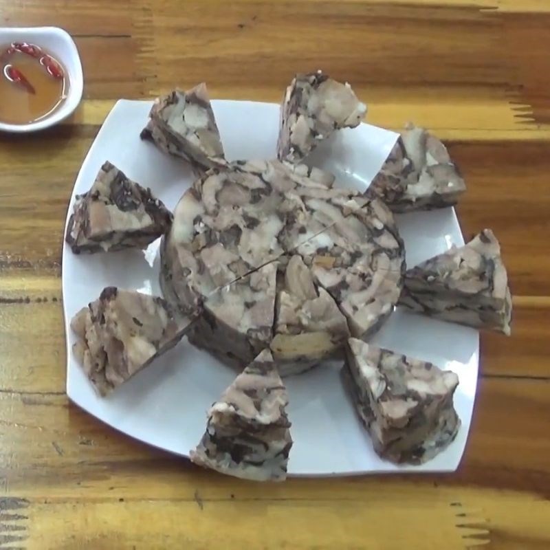 Bước 4 Thành phẩm Giò xào bằng chai nhựa