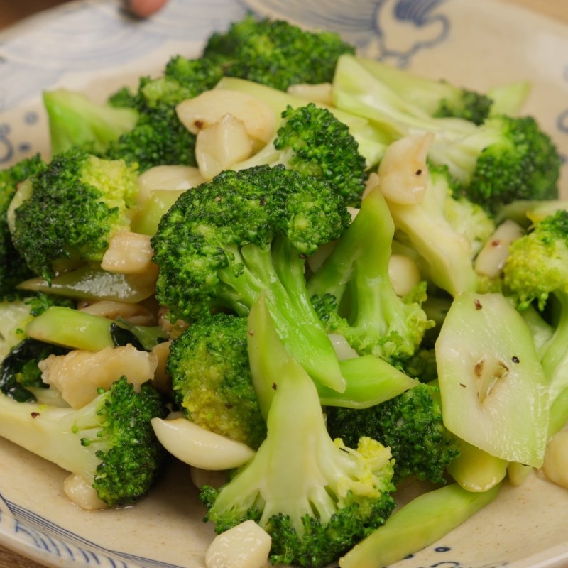 Bước 4 Thành phẩm Súp lơ xào tỏi