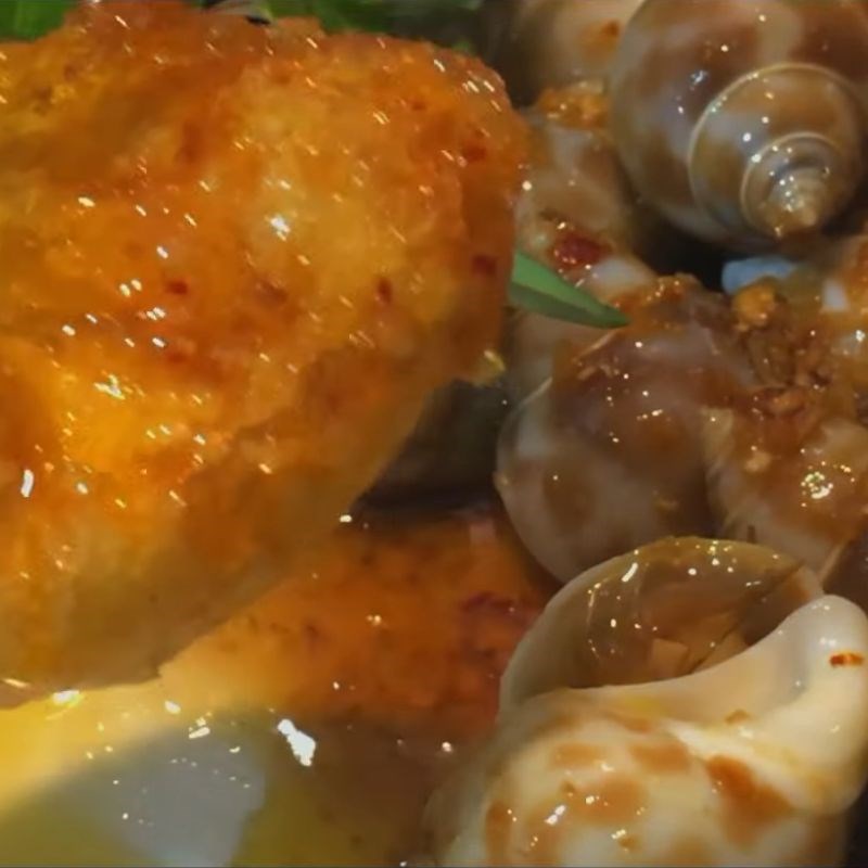 Bước 5 Thành phẩm Ốc hương xào bơ tỏi chấm bánh mì