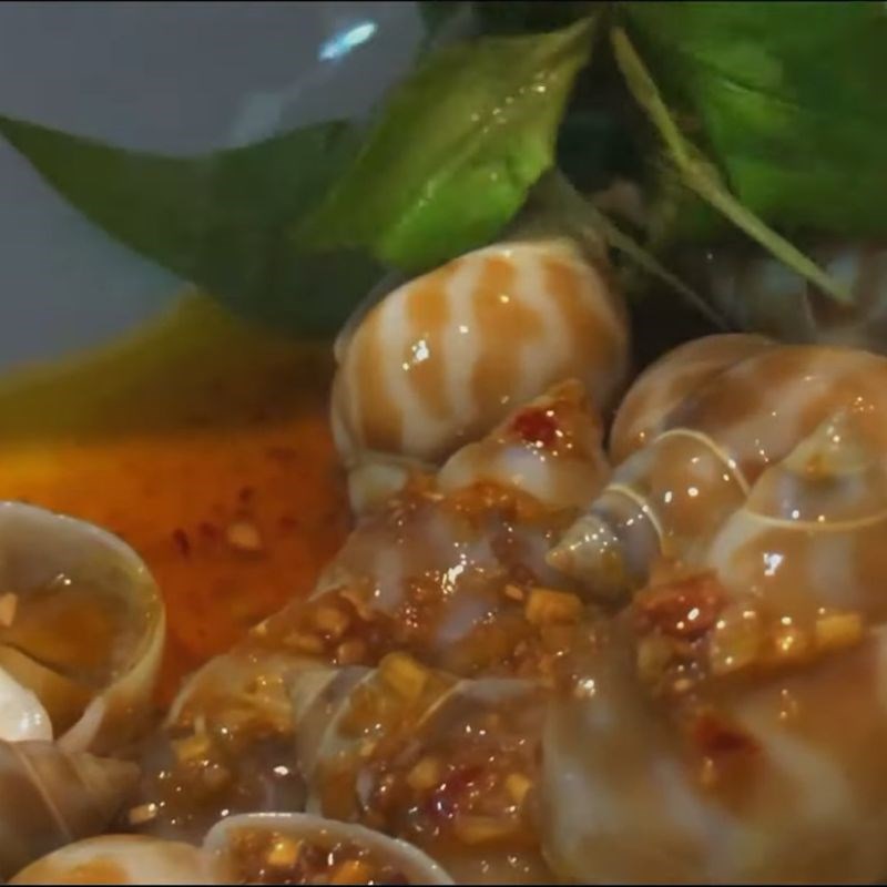 Bước 5 Thành phẩm Ốc hương xào bơ tỏi chấm bánh mì