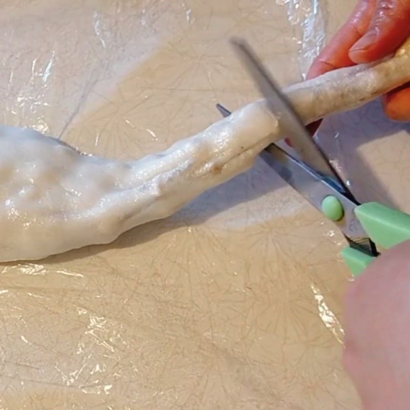 Bước 5 Thêm đậu phộng và tạo hình kẹo kéo Kẹo kéo đậu phộng