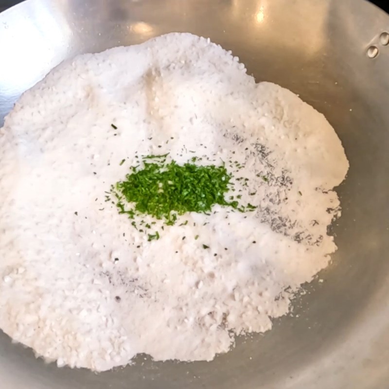 Bước 4 Thêm lá chanh và tiêu vào muối Muối tiêu chanh chấm gà