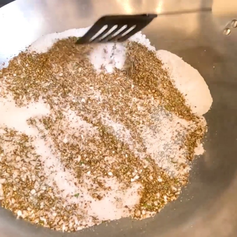 Bước 4 Thêm lá chanh và tiêu vào muối Muối tiêu chanh chấm gà