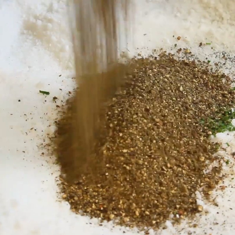 Bước 4 Thêm lá chanh và tiêu vào muối Muối tiêu chanh chấm gà