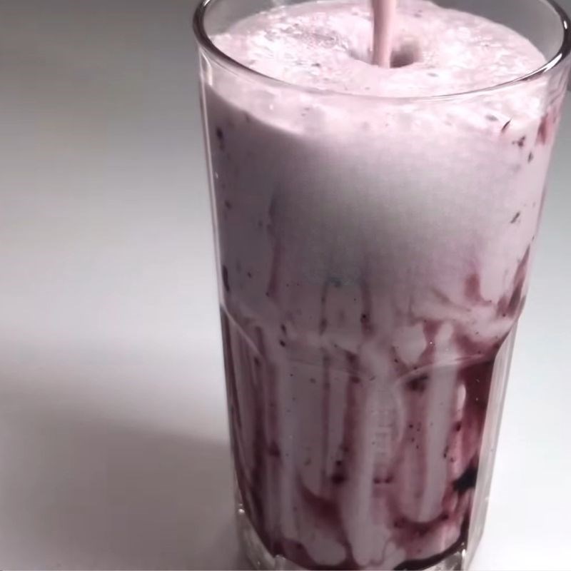 Bước 4 Trang trí ly và hoàn thành Yaourt việt quất