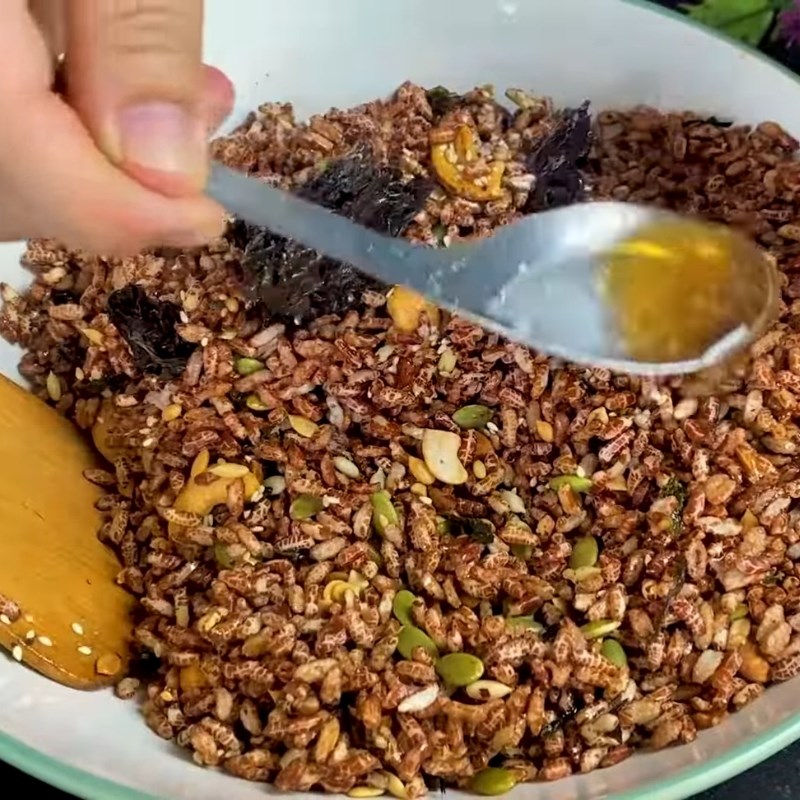 Bước 3 Trộn đều nguyên liệu và tạo hình bánh Thanh gạo lứt chà bông