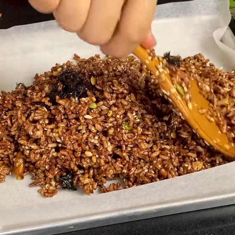 Bước 3 Trộn đều nguyên liệu và tạo hình bánh Thanh gạo lứt chà bông